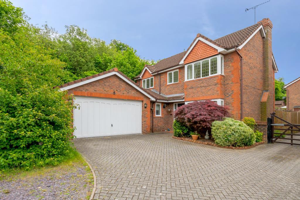 Park, Warfield, RG42 4 bed detached house £2,500 pcm (£