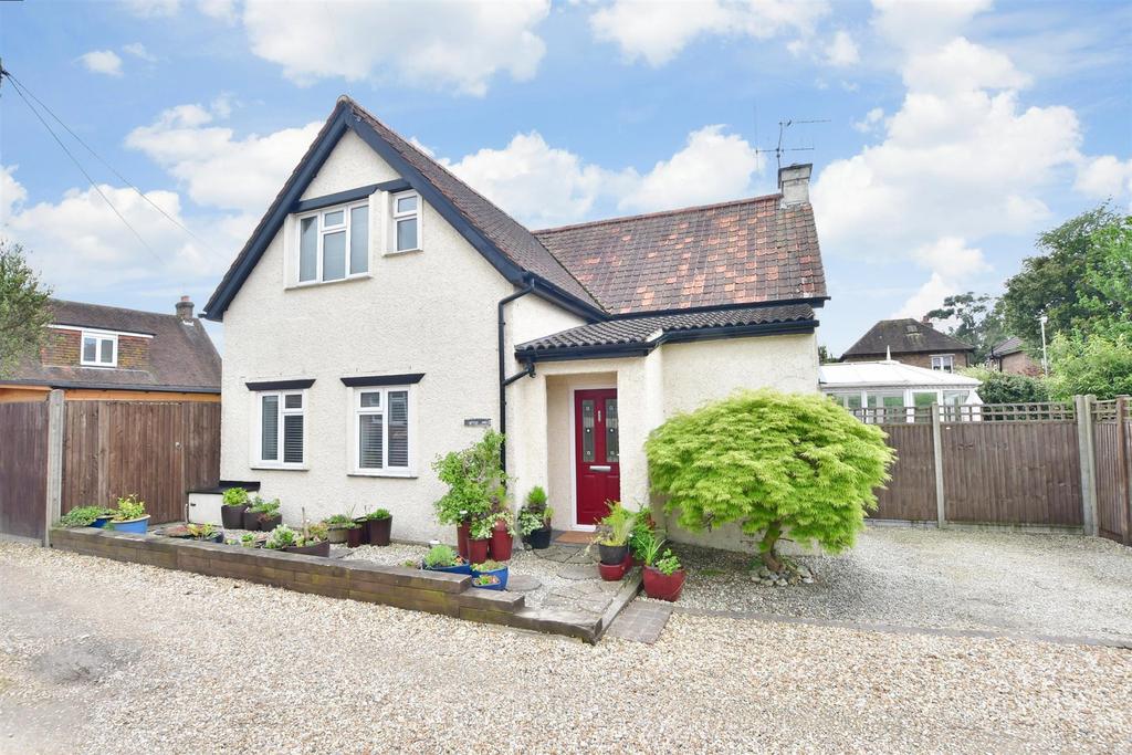 Seaton Close, Littlehampton, West Sussex 3 bed detached house for sale