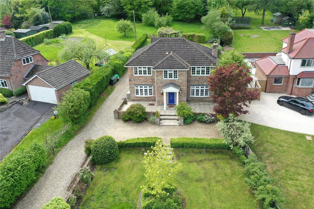 New Road Hill, Midgham, Reading, Berkshire, RG7 4 bed detached house