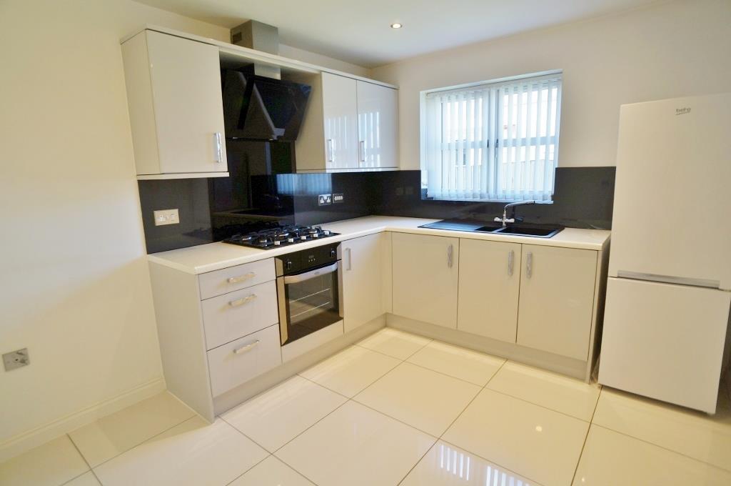 Hazel Way, Pontefract 3 bed end of terrace house £925 pcm (£213 pw)