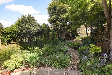 10 Coopersale Road, London, E9 6BA