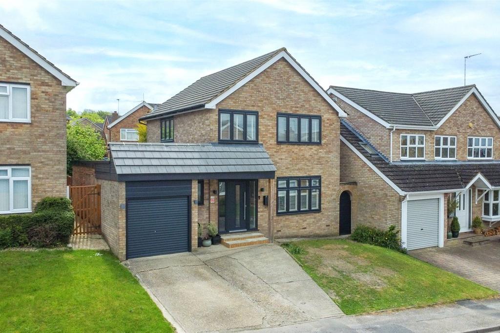Dunstable, Bedfordshire LU6 3 bed detached house for sale £490,000