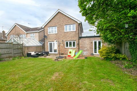 7 Brierley Close, Dunstable, LU6 3NB