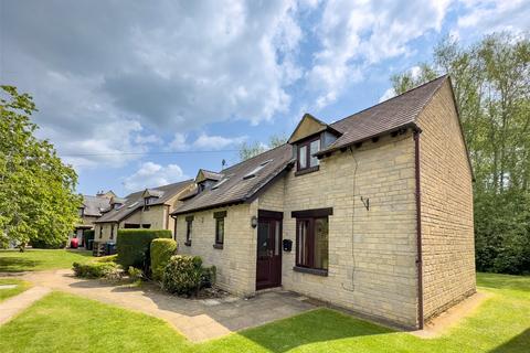 2 bedroom semi-detached house to rent, Woodbank, Witney, Oxfordshire, OX28