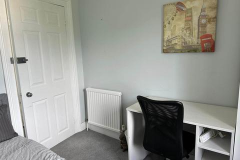 1 bedroom in a house share to rent, Stoke Road, Guildford GU1