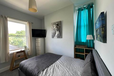 1 bedroom in a house share to rent, Stoke Road, Guildford GU1