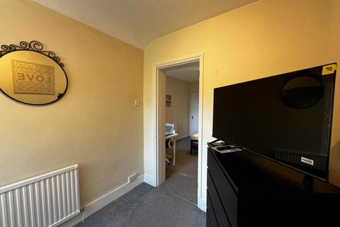 4 bedroom end of terrace house to rent, Sycamore Road, Guildford GU1