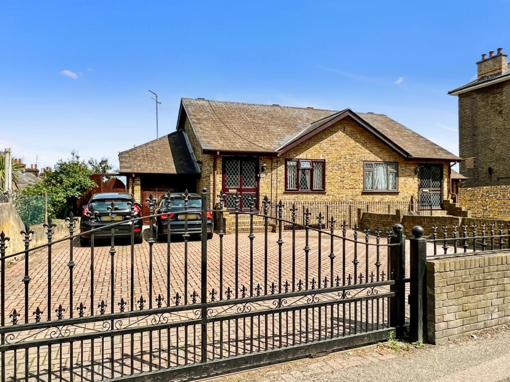 Parrock Road, Gravesend, DA12 4 bed semidetached house for sale £600,000