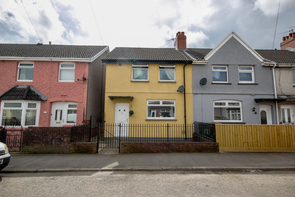 Bedwellty Road, Cefn Fforest, Blackwood 3 bed semidetached house £