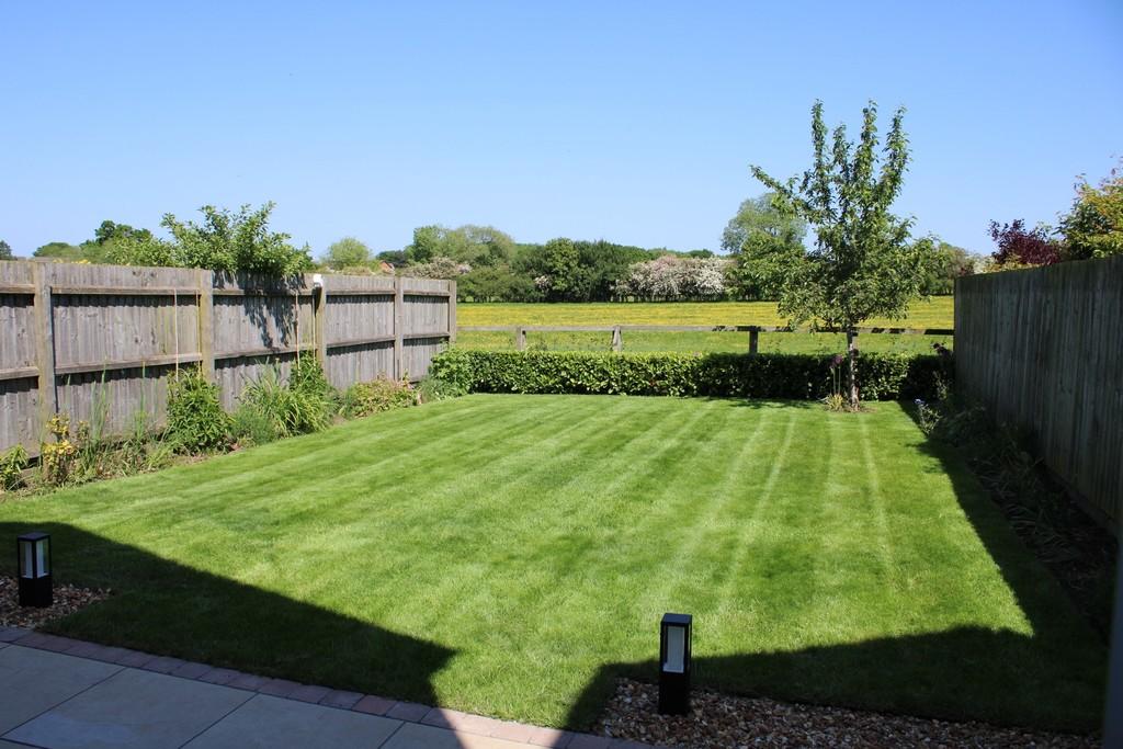 Beacon Road, RollestononDove 4 bed detached house for sale £470,000