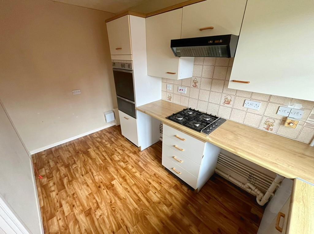 Kitchen to wall
