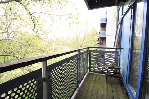 2 bedroom flat to rent, Meath Crescent, London E2