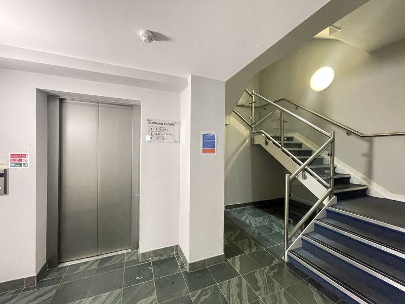 Lift to all floors
