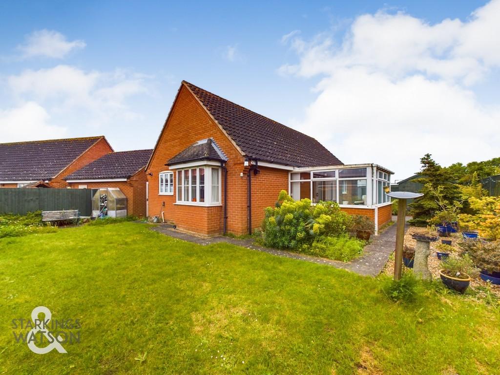 Thomas Bardwell Drive, Bungay 2 bed detached bungalow £270,000