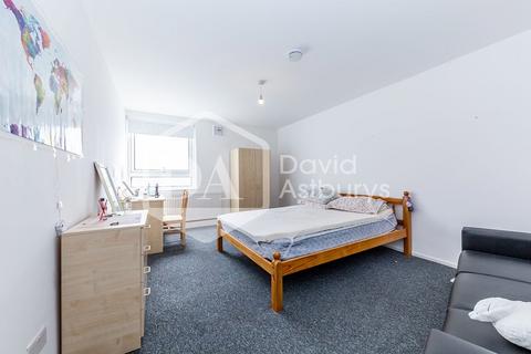 4 bedroom flat to rent, Camden Street, Camden, London