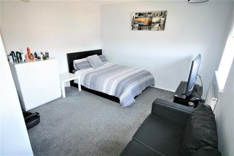 12 Alverstoke Road, Romford, RM3 8QR
