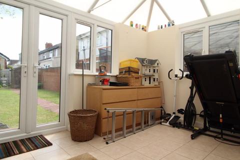 3 bedroom semi-detached house for sale, Leicester Road, Luton