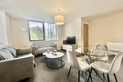 2 bedroom apartment to rent, Sandringham House, Salford