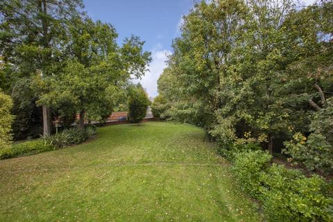 undefined, St Ann's Park, Virginia Water