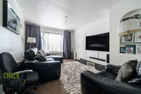 21 Bradwell Close, Hornchurch, RM12 5PR