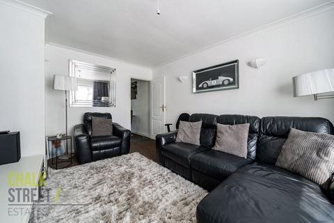 21 Bradwell Close, Hornchurch, RM12 5PR