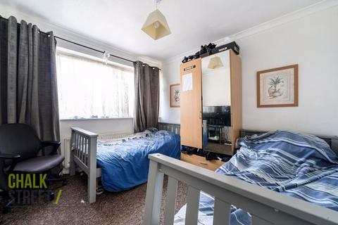 21 Bradwell Close, Hornchurch, RM12 5PR