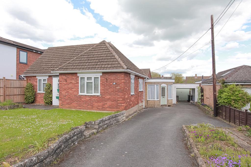 Bucknell Road, Bicester 4 bed detached bungalow £1,600 pcm (£369 pw)