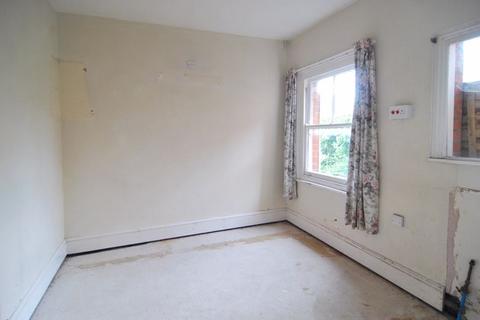 24 Heathville Road, Gloucester, GL1 3DS