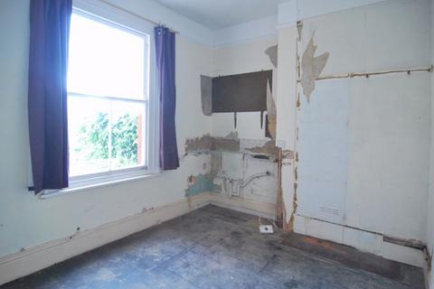 24 Heathville Road, Gloucester, GL1 3DS