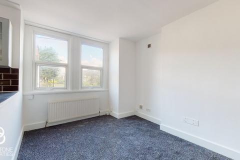 2 bedroom flat for sale, Balfour Road, South Norwood