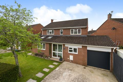 10 Barn Green, Glastonbury, BA6 8DU