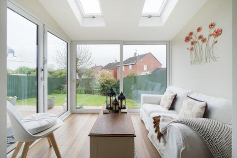 10 Barn Green, Glastonbury, BA6 8DU