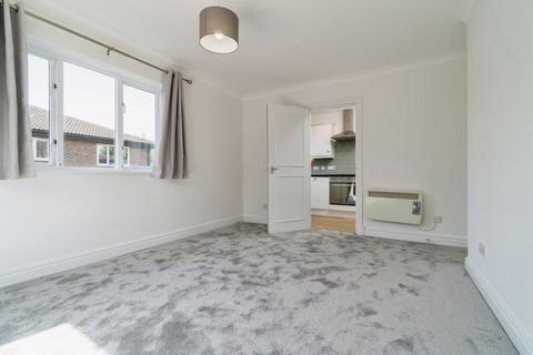 2 bedroom apartment to rent, Birchend Close, South Croydon