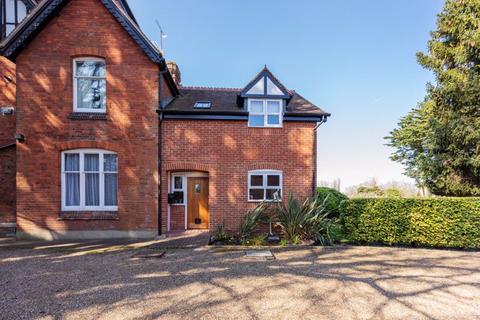 Lansdowne Cottage, Lansdowne Court Bath Road, Taplow, Maidenhead, SL6 0AH
