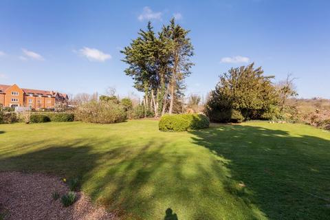 Lansdowne Cottage, Lansdowne Court Bath Road, Taplow, Maidenhead, SL6 0AH