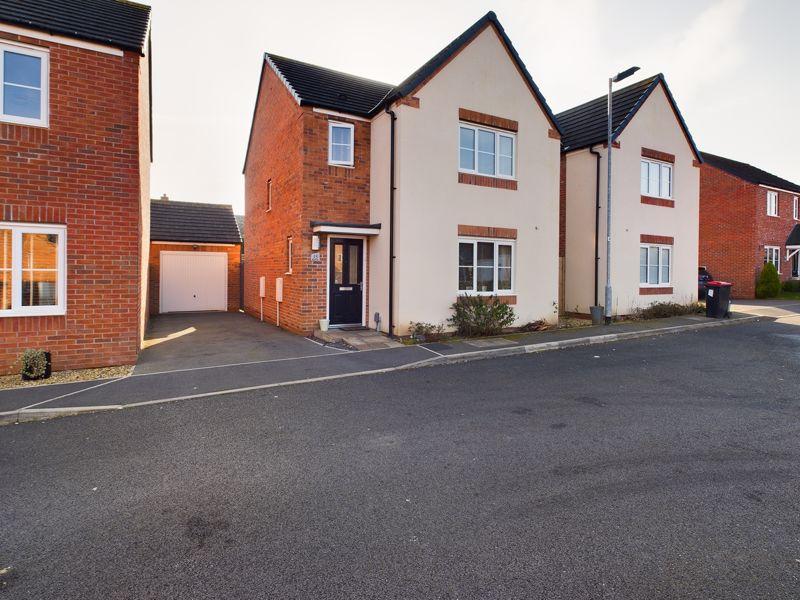 Bluebell Lane, Newport TF10 3 bed detached house for sale £285,000