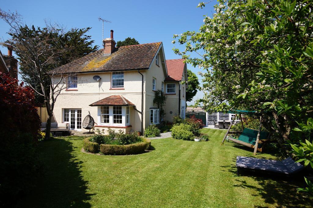 Kings Barn Lane, Steyning, West Sussex, BN44 3YR 5 bed detached house