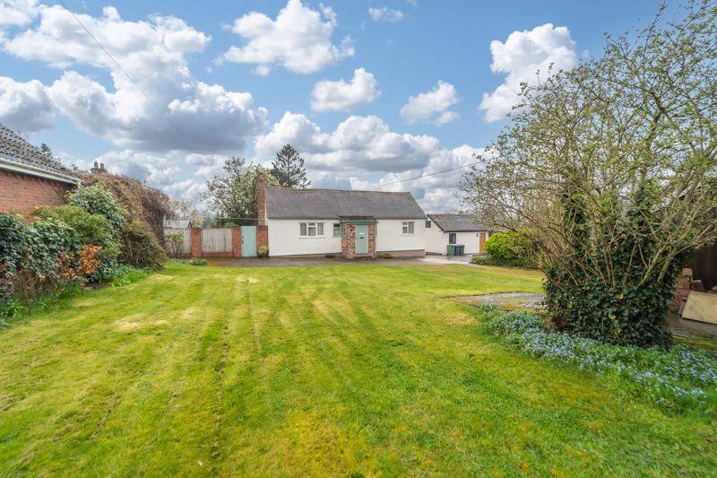 Yew Tree Drive, Newport TF10 1 bed detached bungalow £340,000