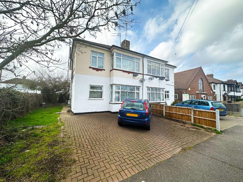 Ardleigh Green Road, Hornchurch 2 bed for sale £280,000