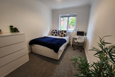 6 bedroom end of terrace house to rent, Friends Road