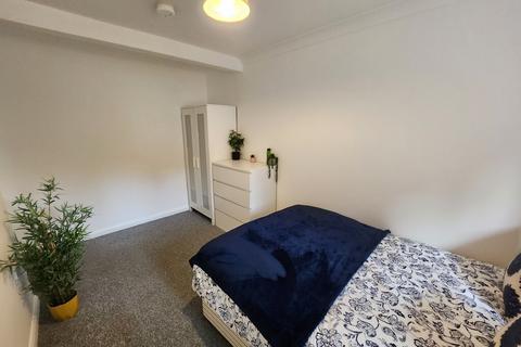 6 bedroom end of terrace house to rent, Friends Road