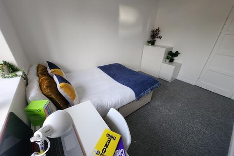 6 bedroom end of terrace house to rent, Friends Road