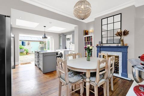 2 Northcroft Terrace, London, W13 9SP
