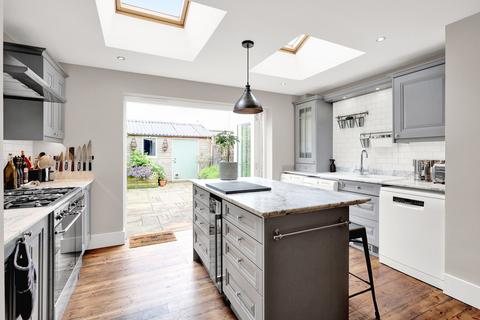2 Northcroft Terrace, London, W13 9SP