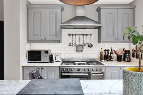2 Northcroft Terrace, London, W13 9SP