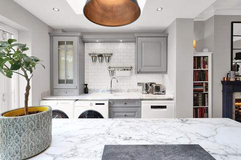 2 Northcroft Terrace, London, W13 9SP