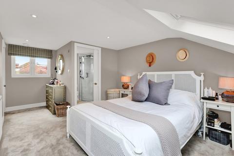 2 Northcroft Terrace, London, W13 9SP