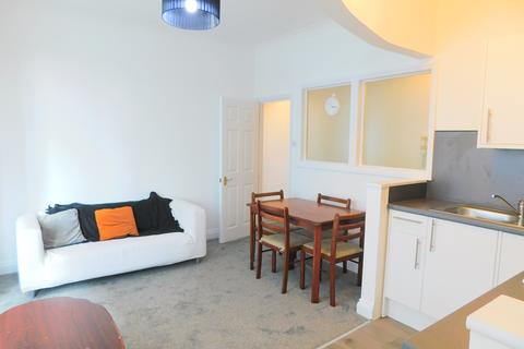 1 bedroom flat to rent, Fairfield Avenue, Staines TW18 4AB