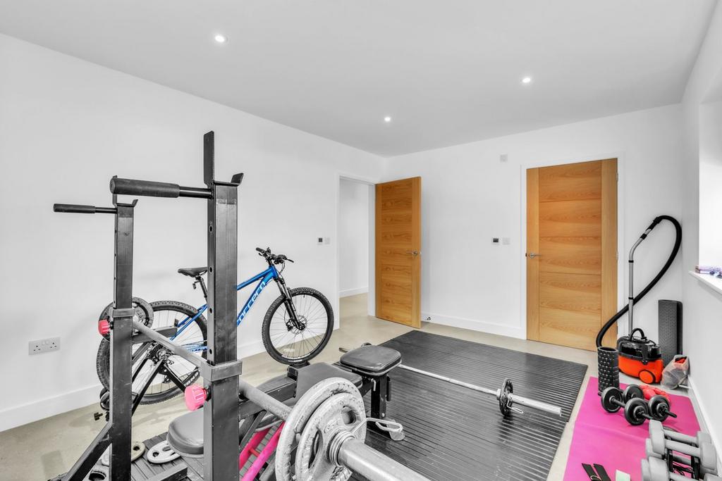Gym / 5th Bedroom