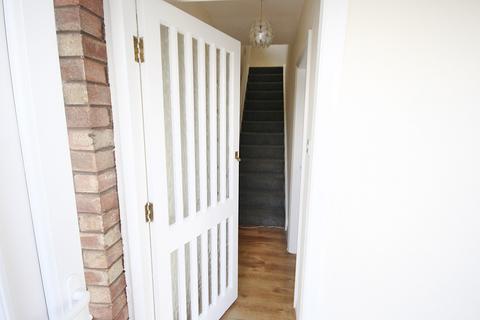 3 bedroom semi-detached house to rent - Evesham Close, Stockton Heath, Warrington, WA4
